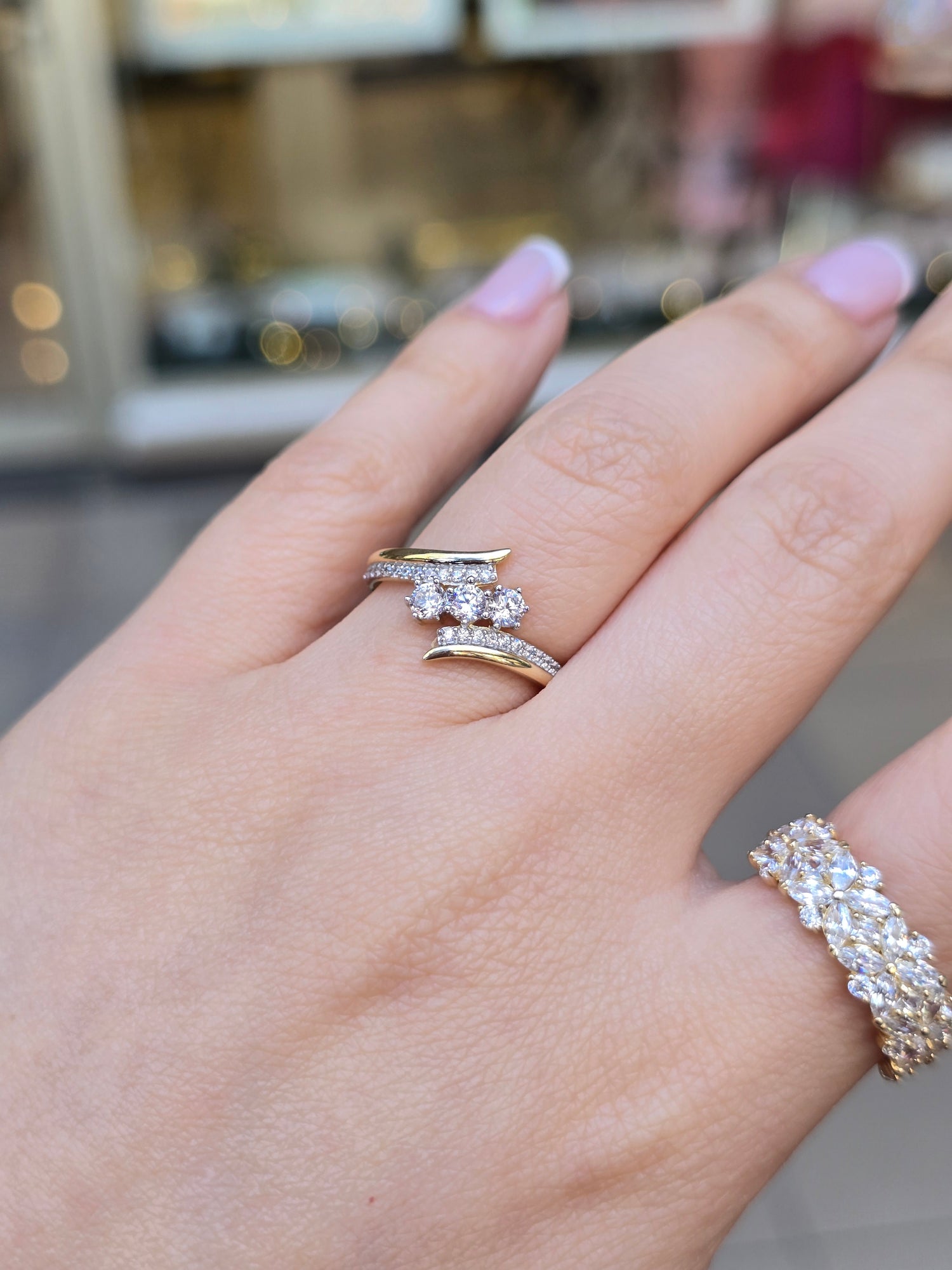 Anillo de 3 circones hermoso