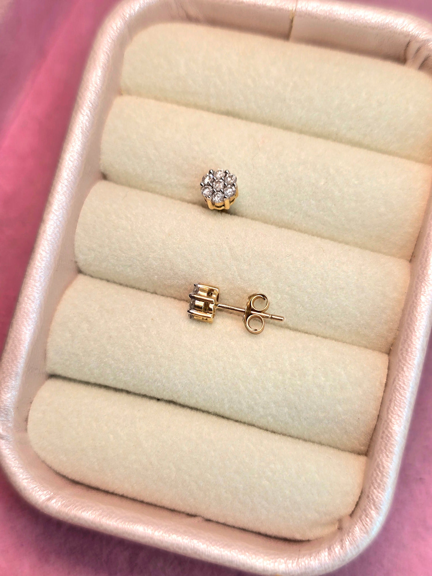 10k Aretes de Flor de Diamantes