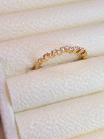 10K Anillo Zigzag con circones T7