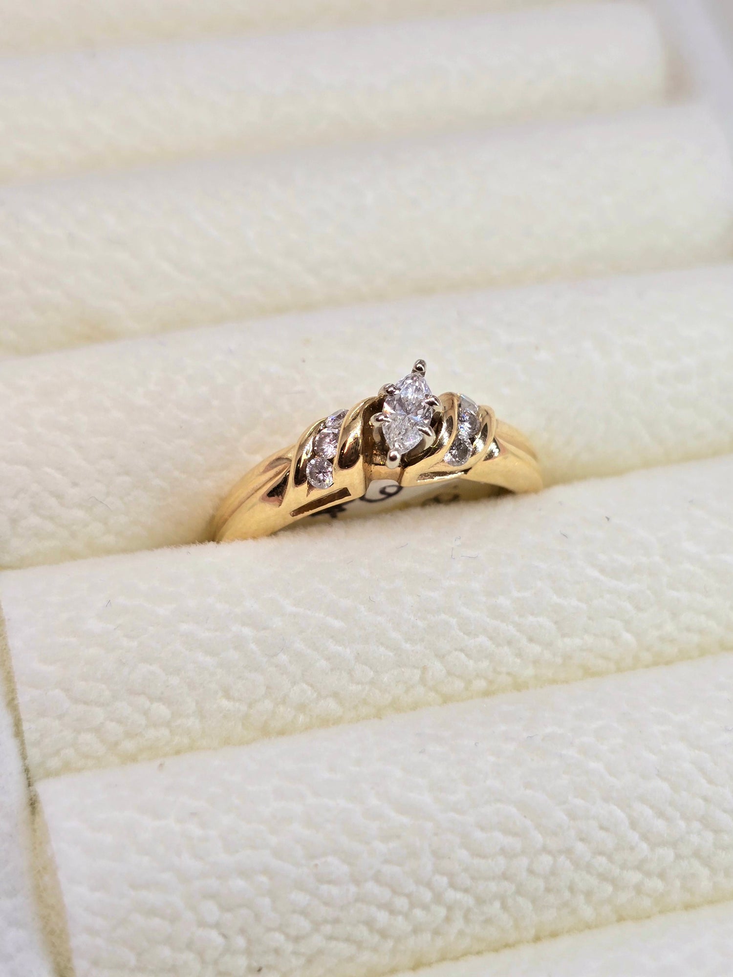 14K Anillo de Oro con diamantes