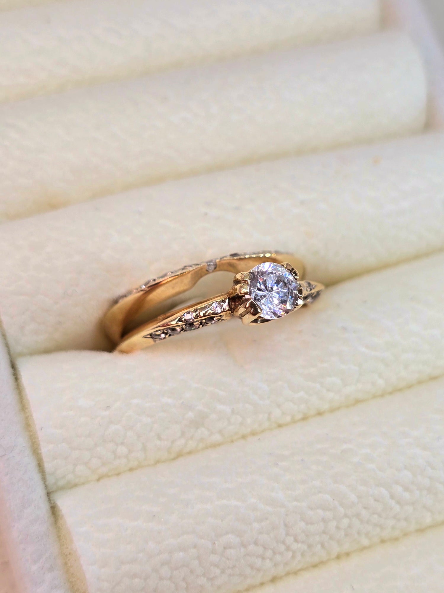 14K Par de anillos de oro con diamantes