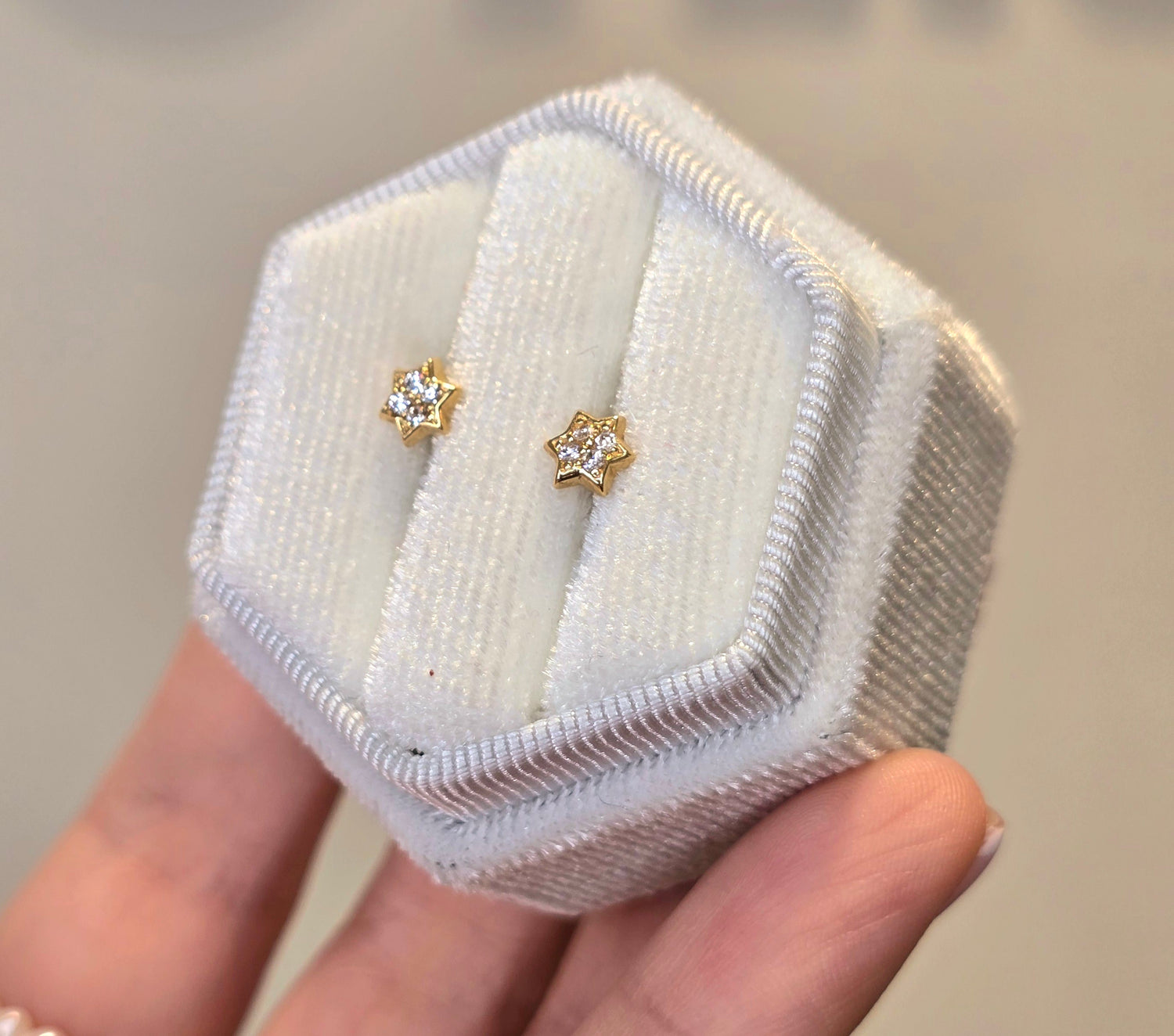 14K stud de estrella y 4 circones