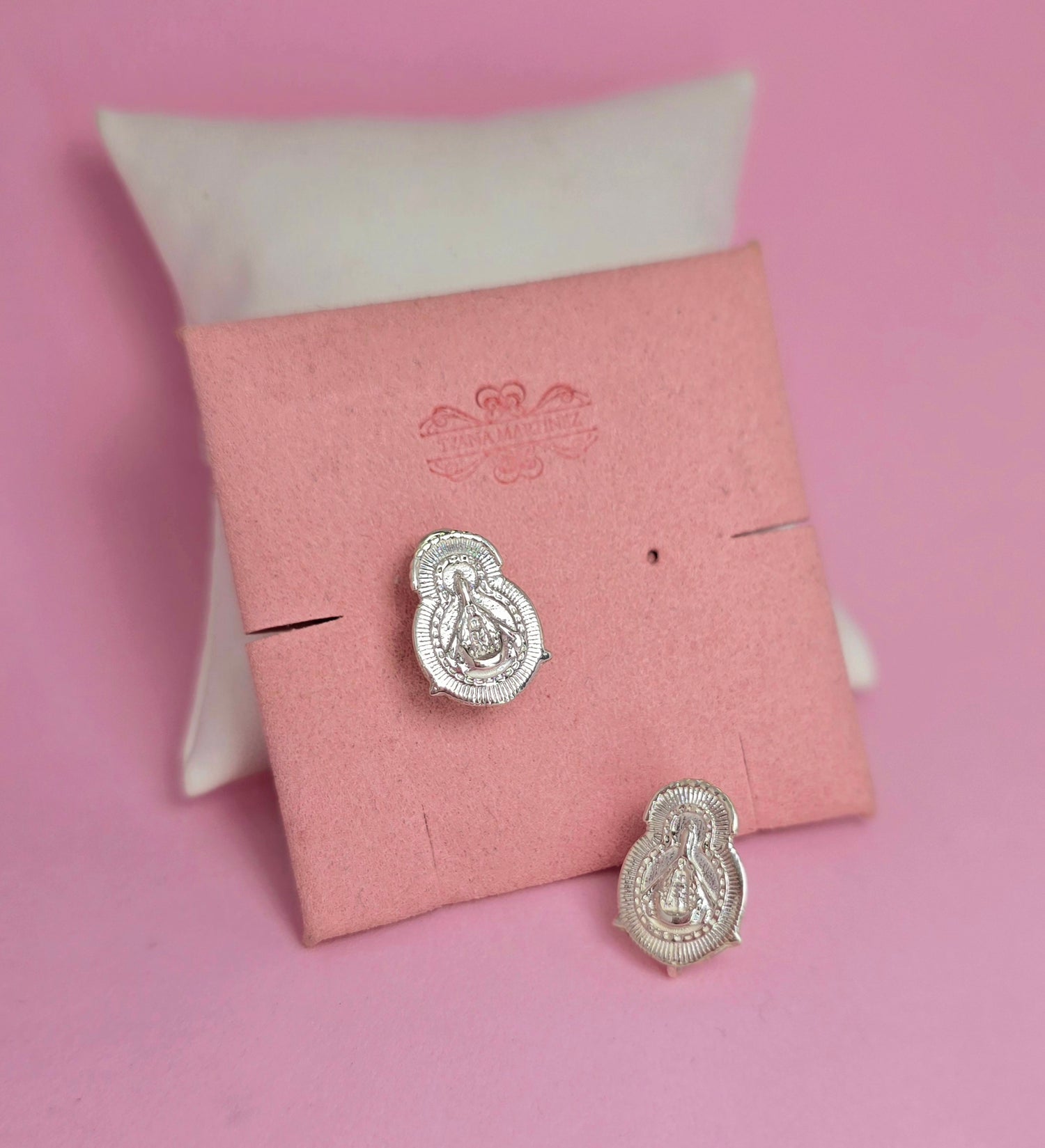 Aretes Virgencita silueta Plata