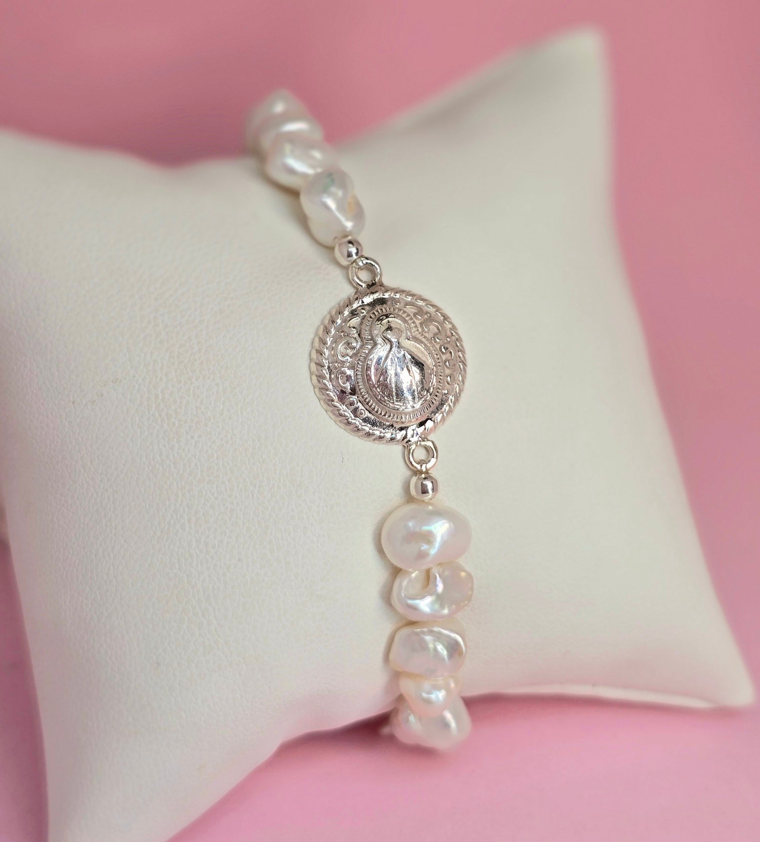 Pulsera Virgencita medalla con Perla kESHI