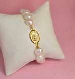 Pulsera Virgencita Ovalada con perla irregular 9mm