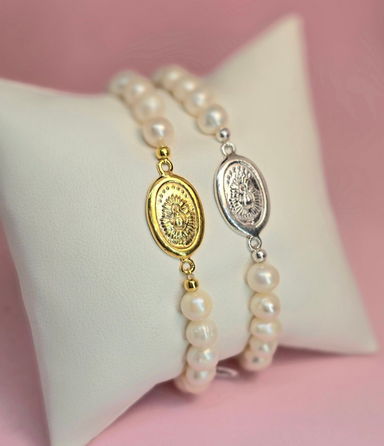 Pulsera Virgencita Ovalada con perla clasica 7mm