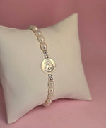 Pulsera Virgencita medalla perlita arroz