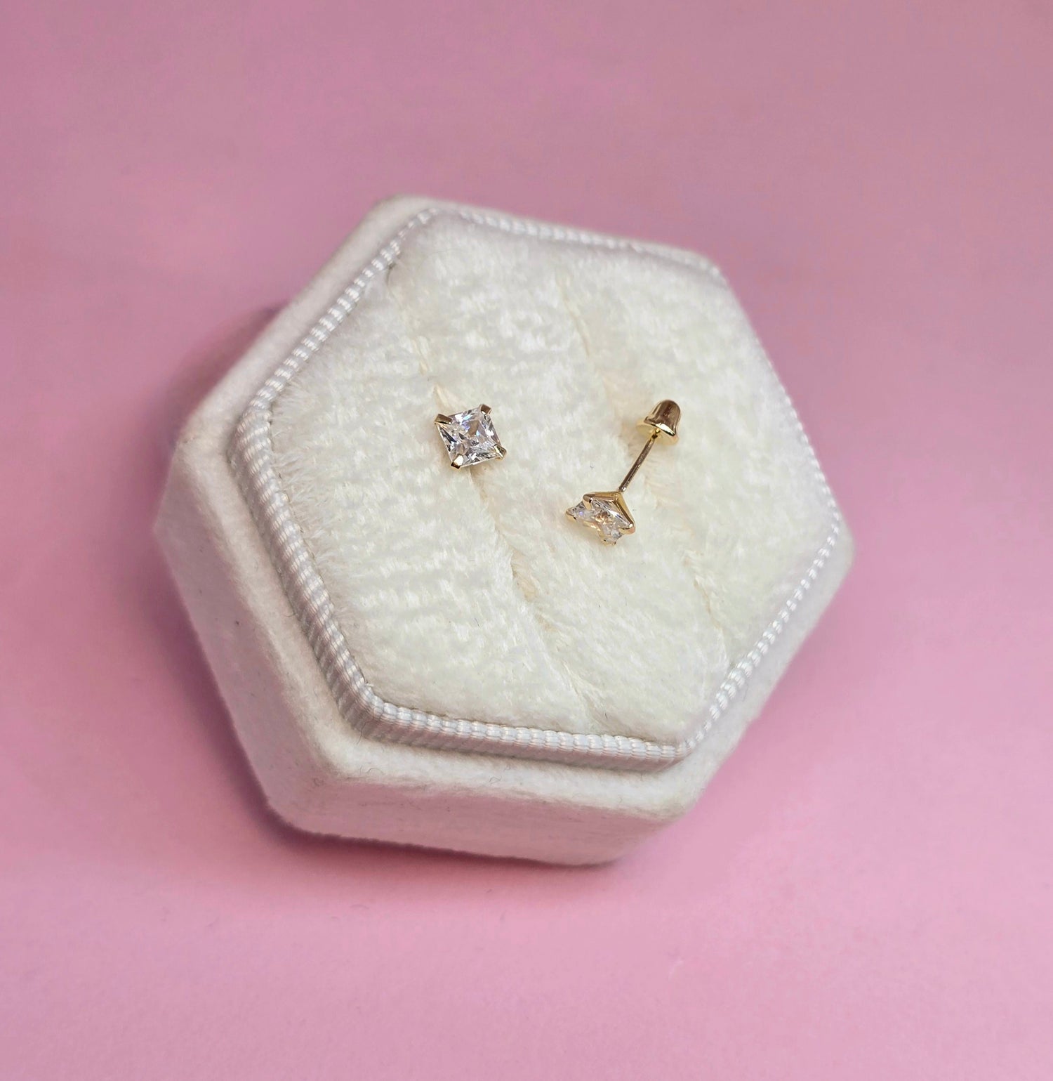 14k Circon Cuadrado 4mm transparente