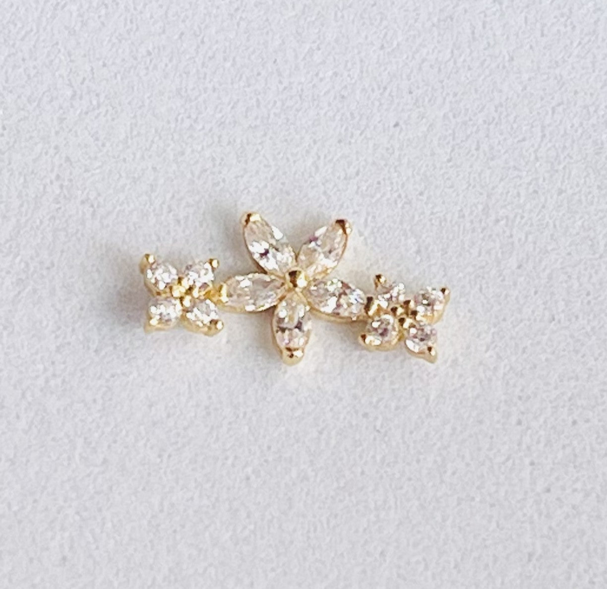 Arito triple flor de circones