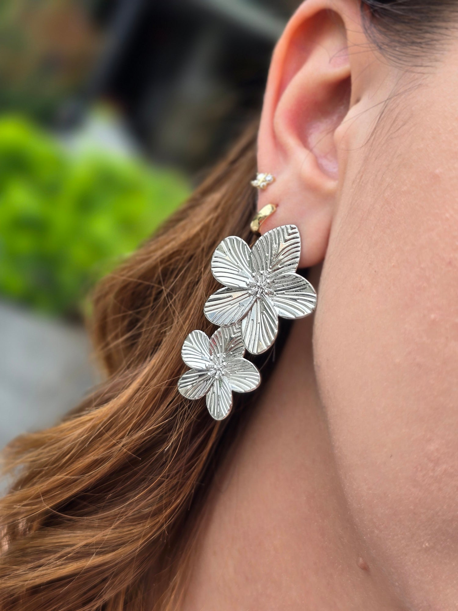 Brass aritos grandes doble Flor