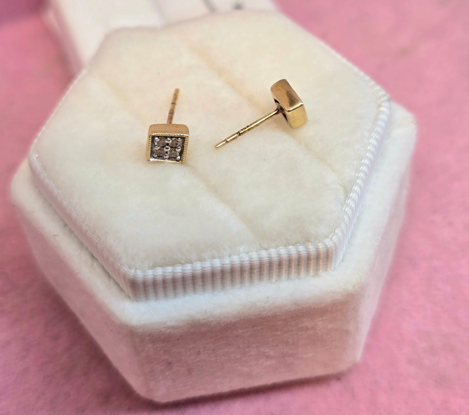 10K Aretes cuadrados con Diamantes