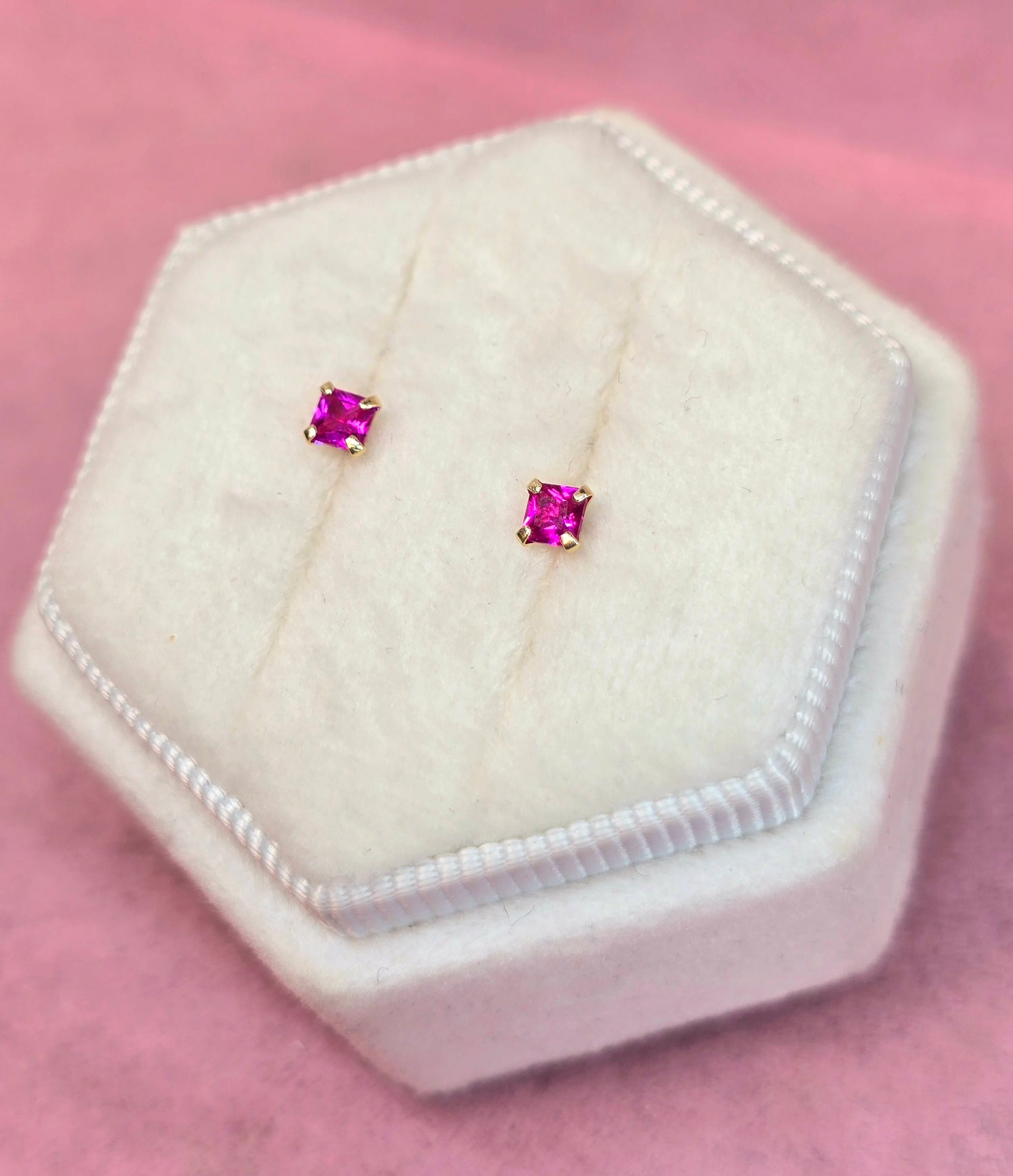 14k Fuscia square 3mm