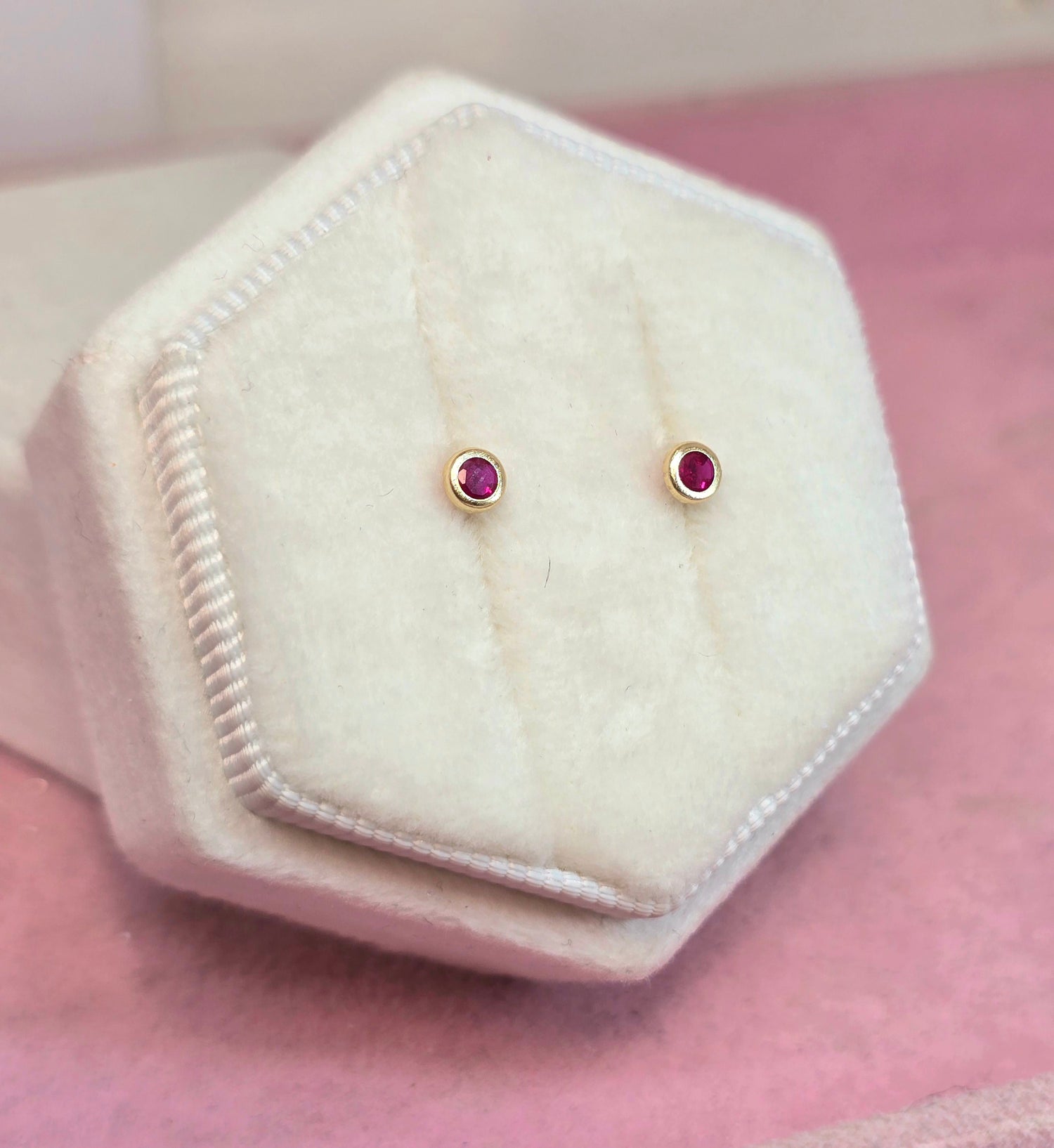 14k Arito Circón Fusci con bizel