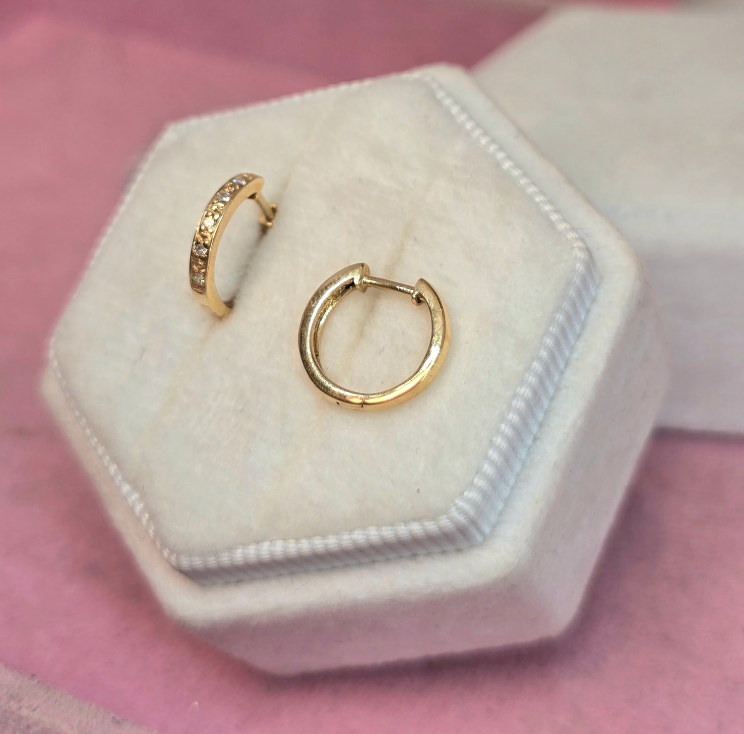 14k Hoops con Diamante