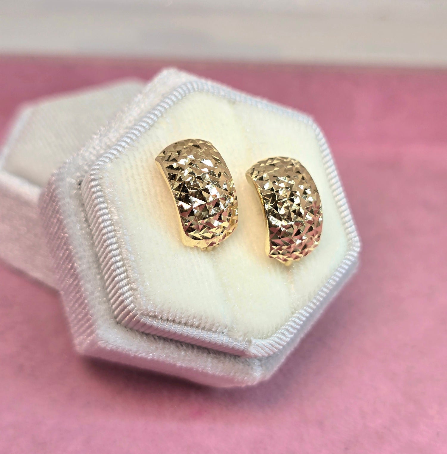 14K Studs broche omega