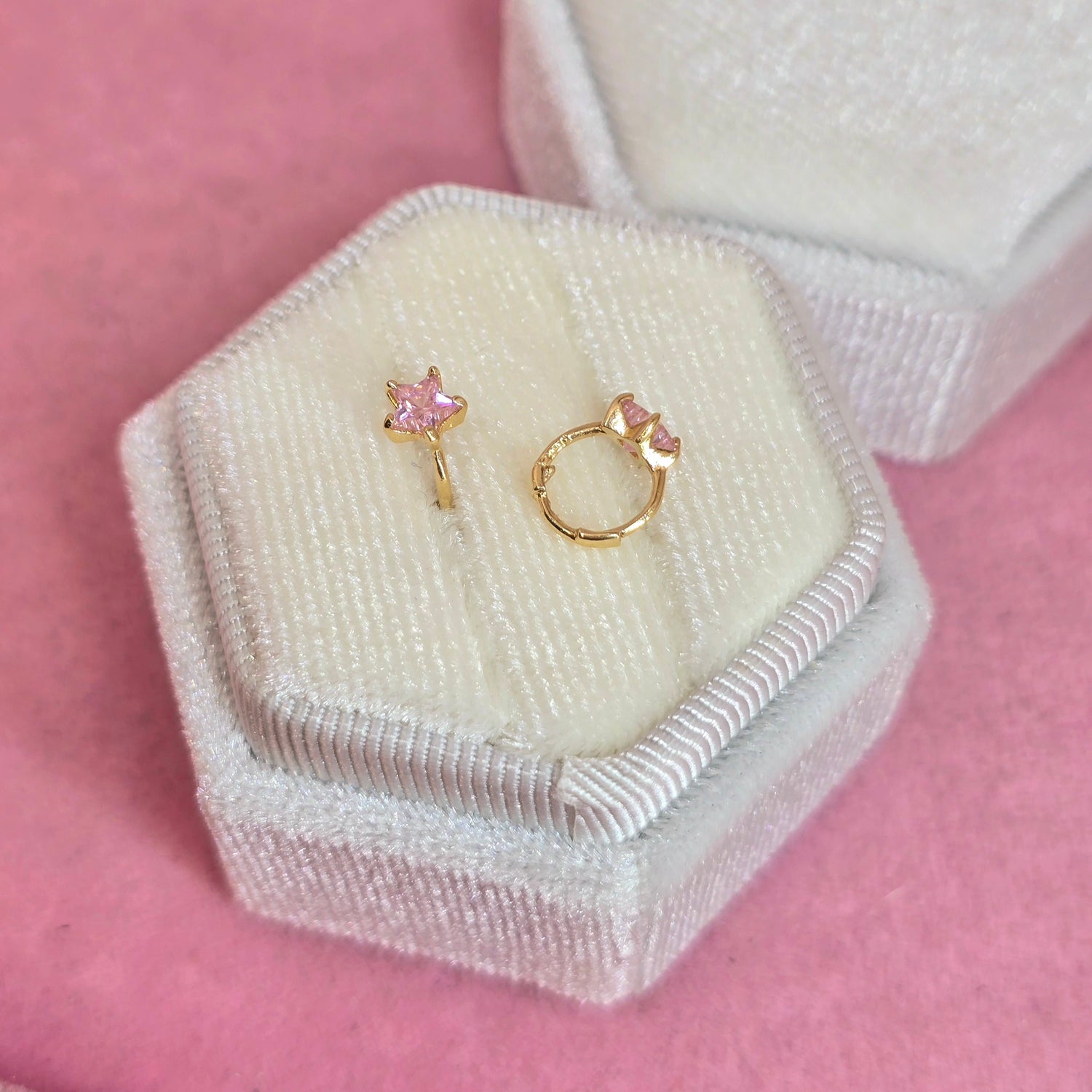 14K Super mini hoops con estrella PINK