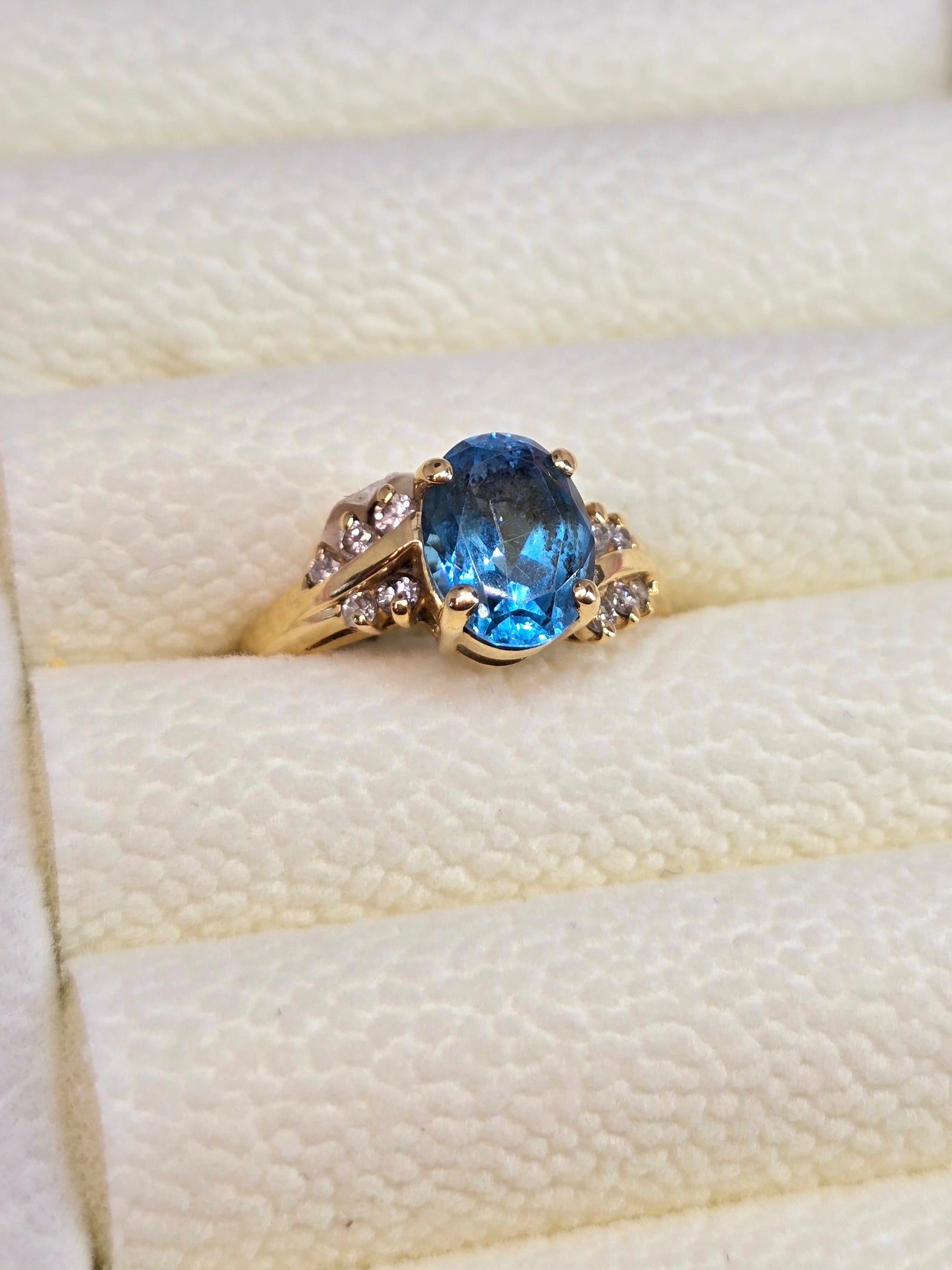 14k Anillo de Aquamarina y diamantes