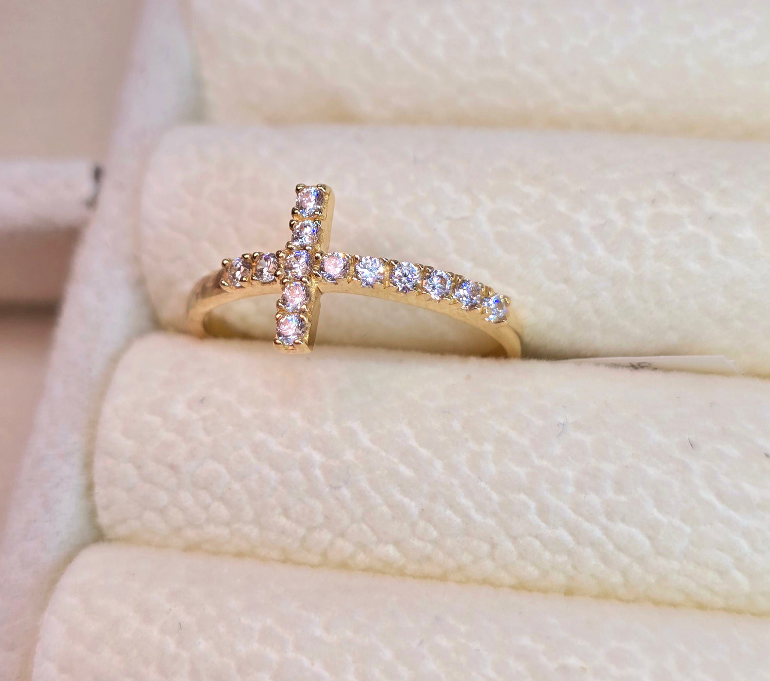 10K Anillo de Cruz con circones