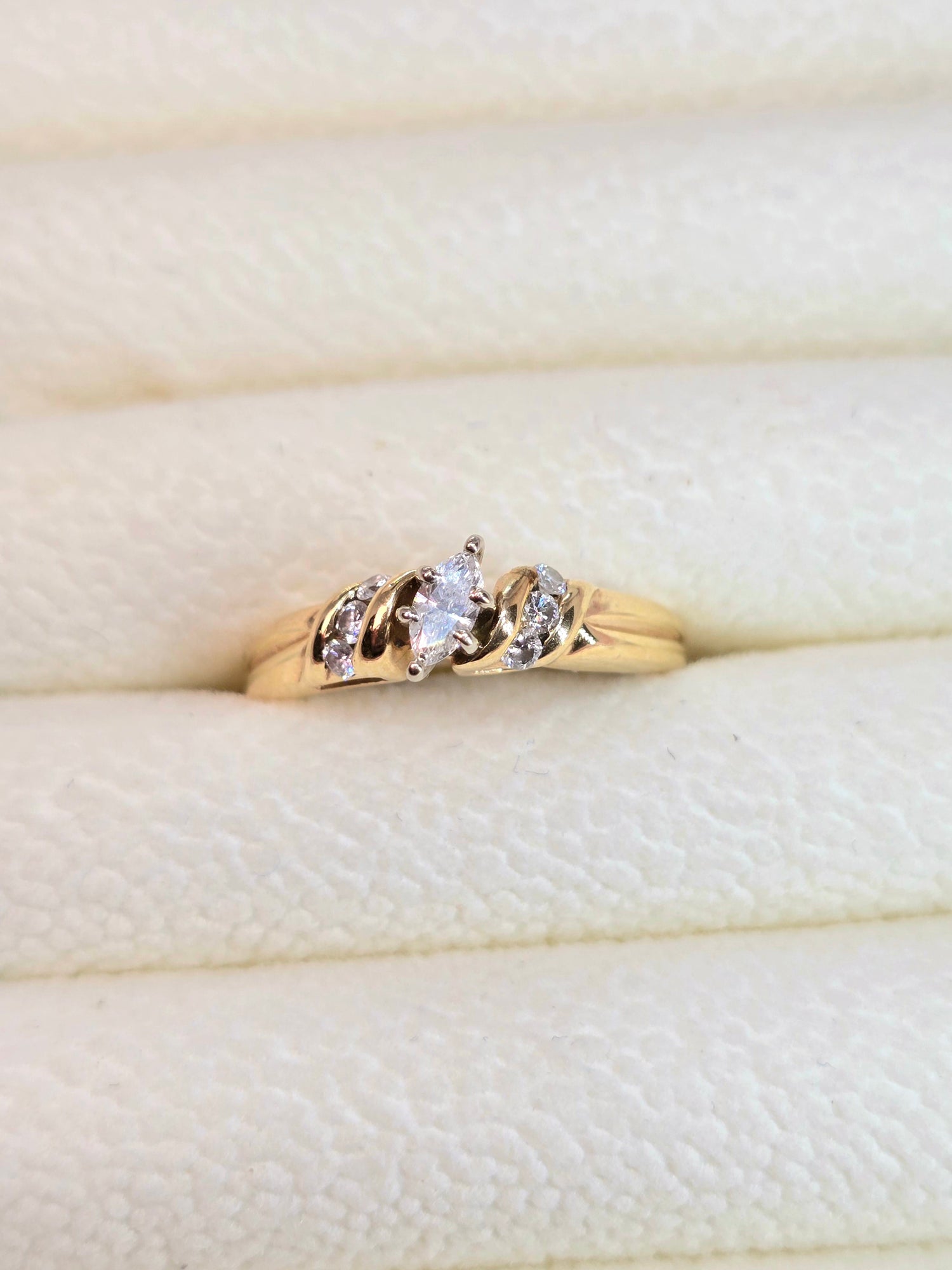 14K Anillo de Oro con diamantes