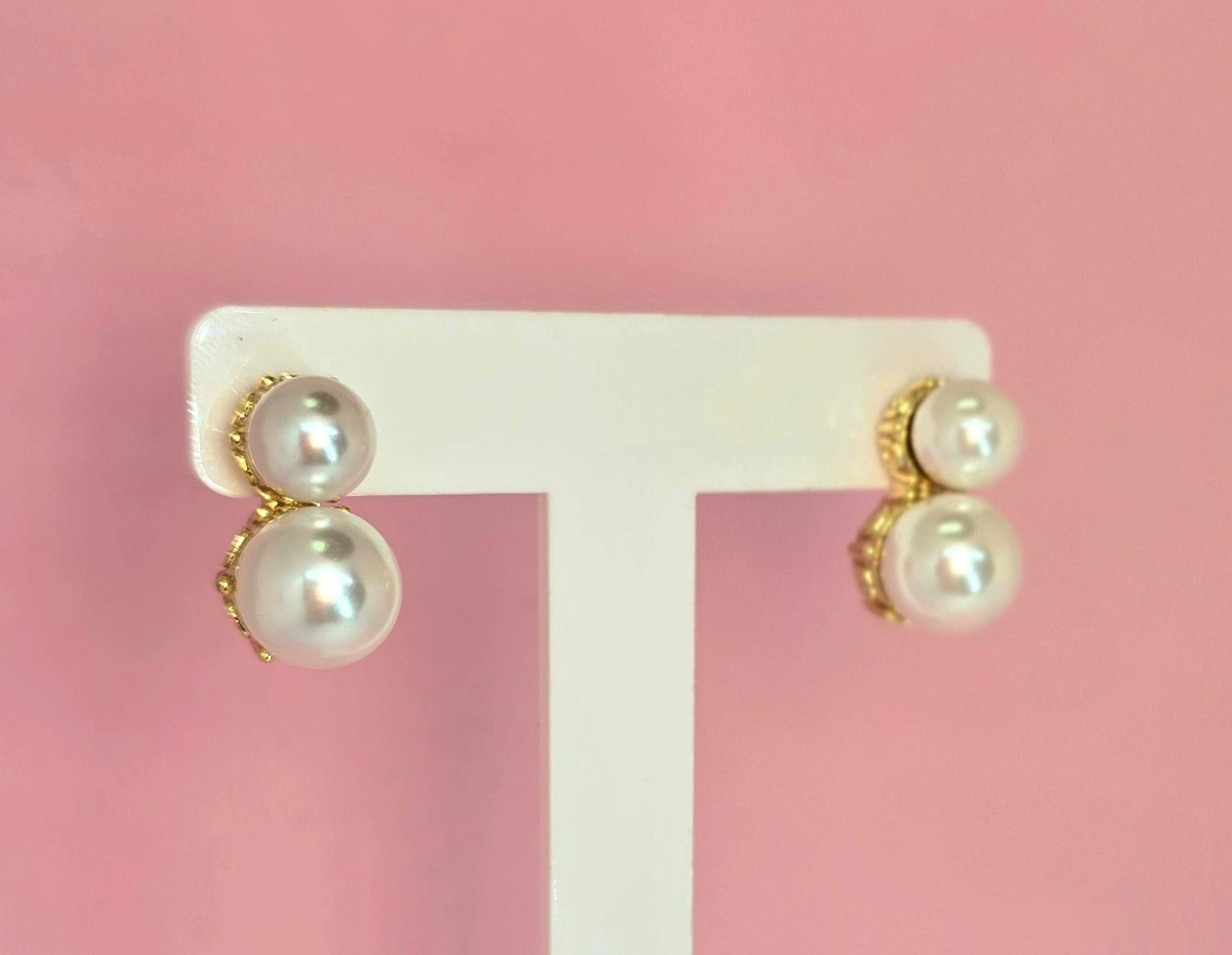 Brass stud doble perla dorado