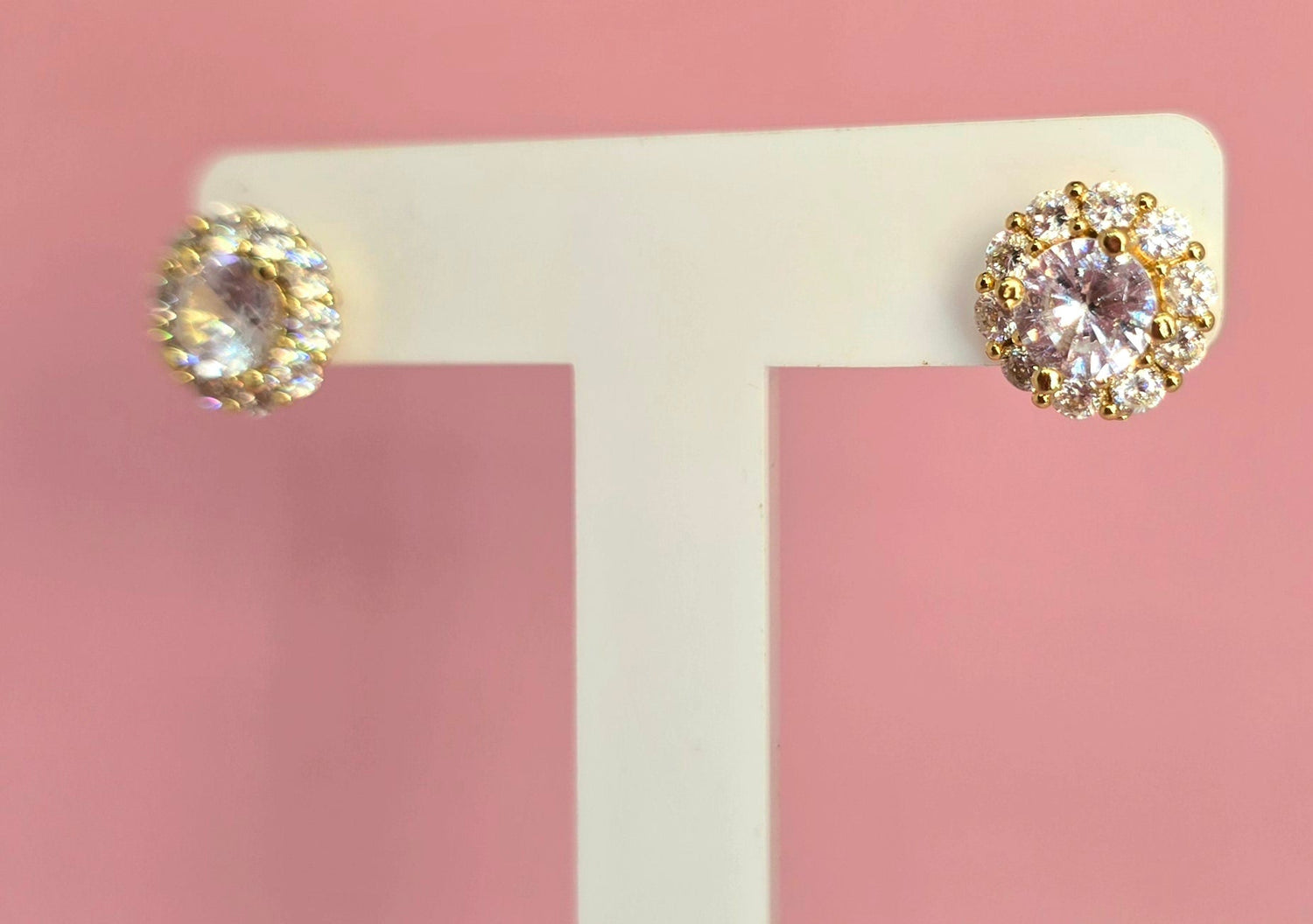 Brass stud mediano de circones