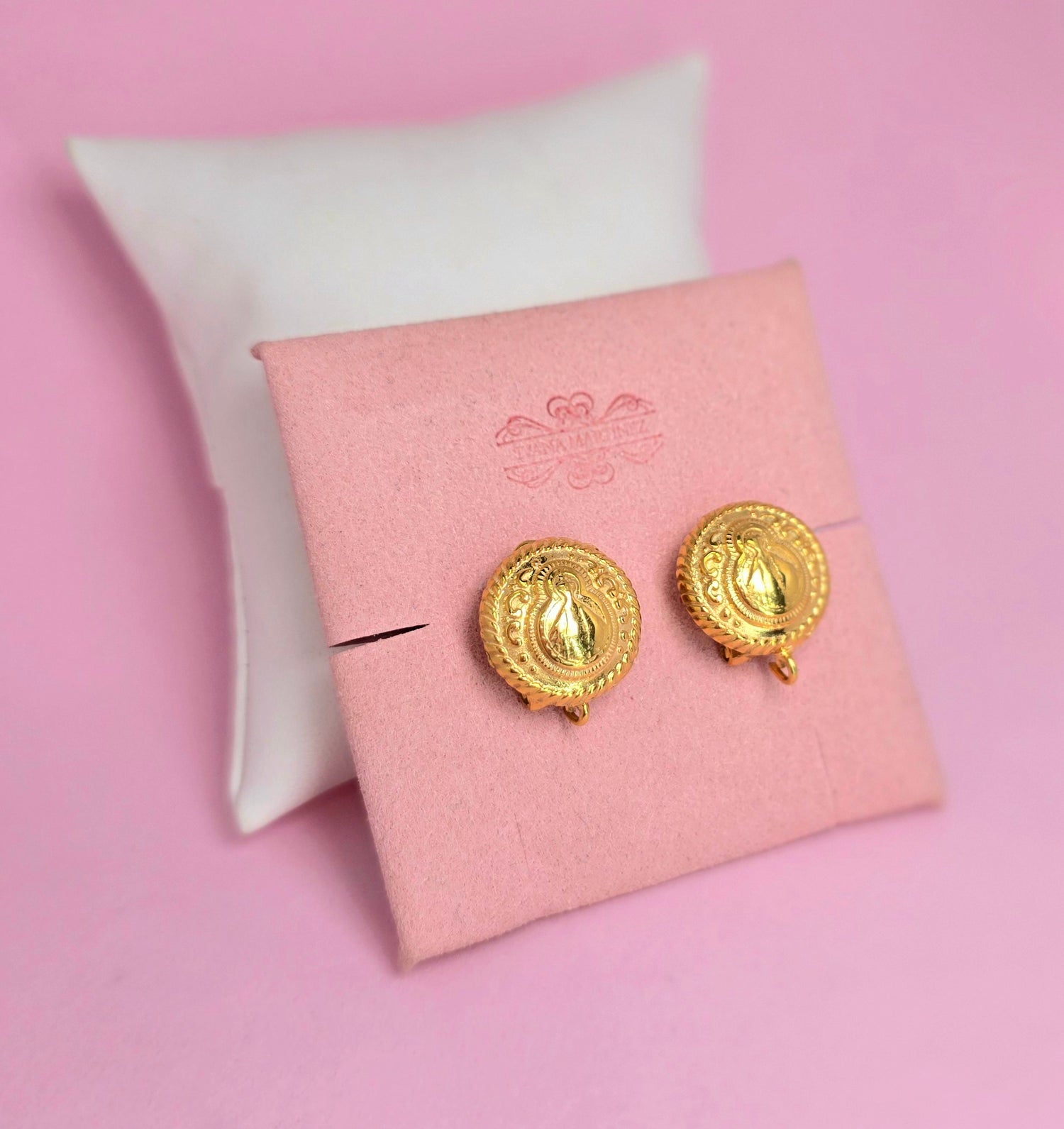 Aretes Virgencita redondos Gold