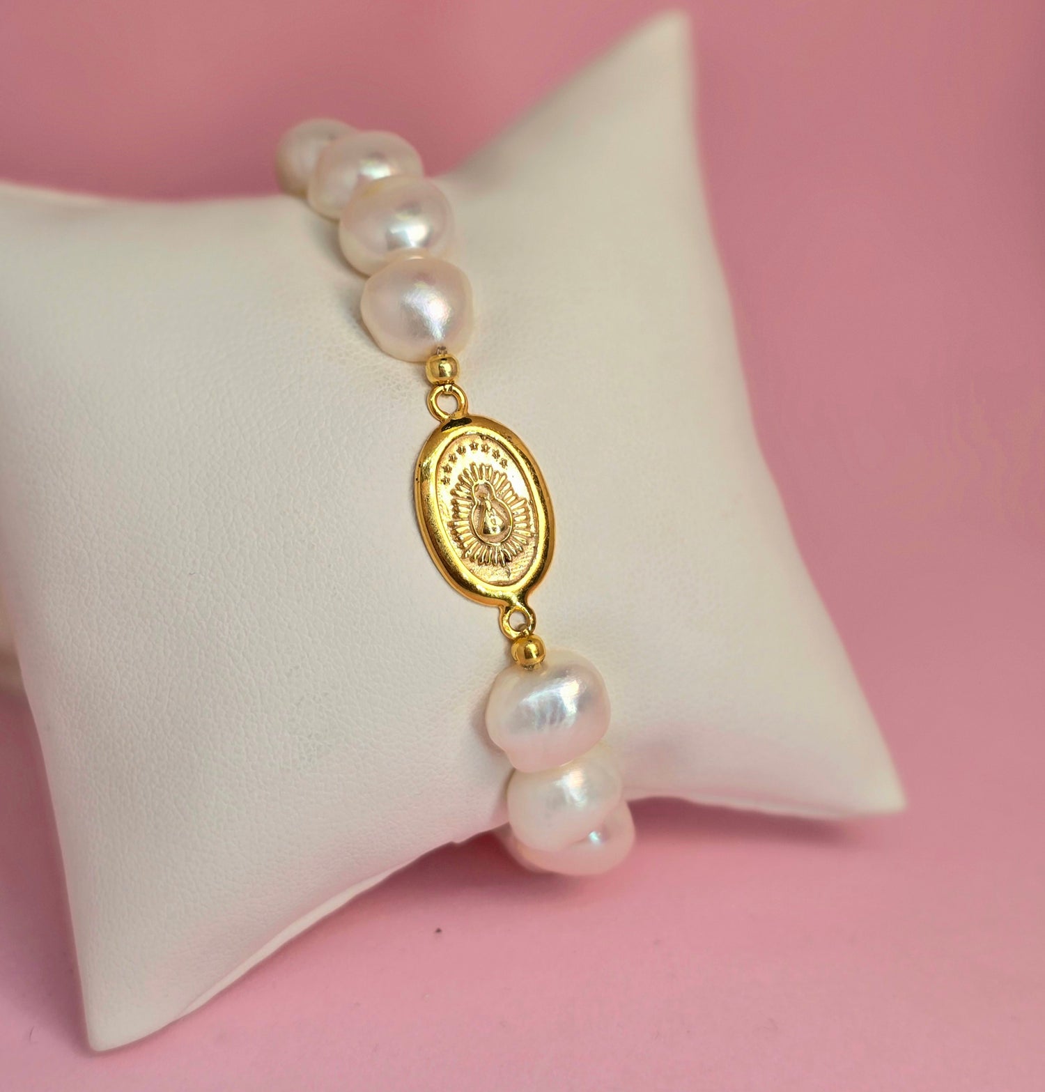 Pulsera Virgencita Ovalada con perla irregular 9mm
