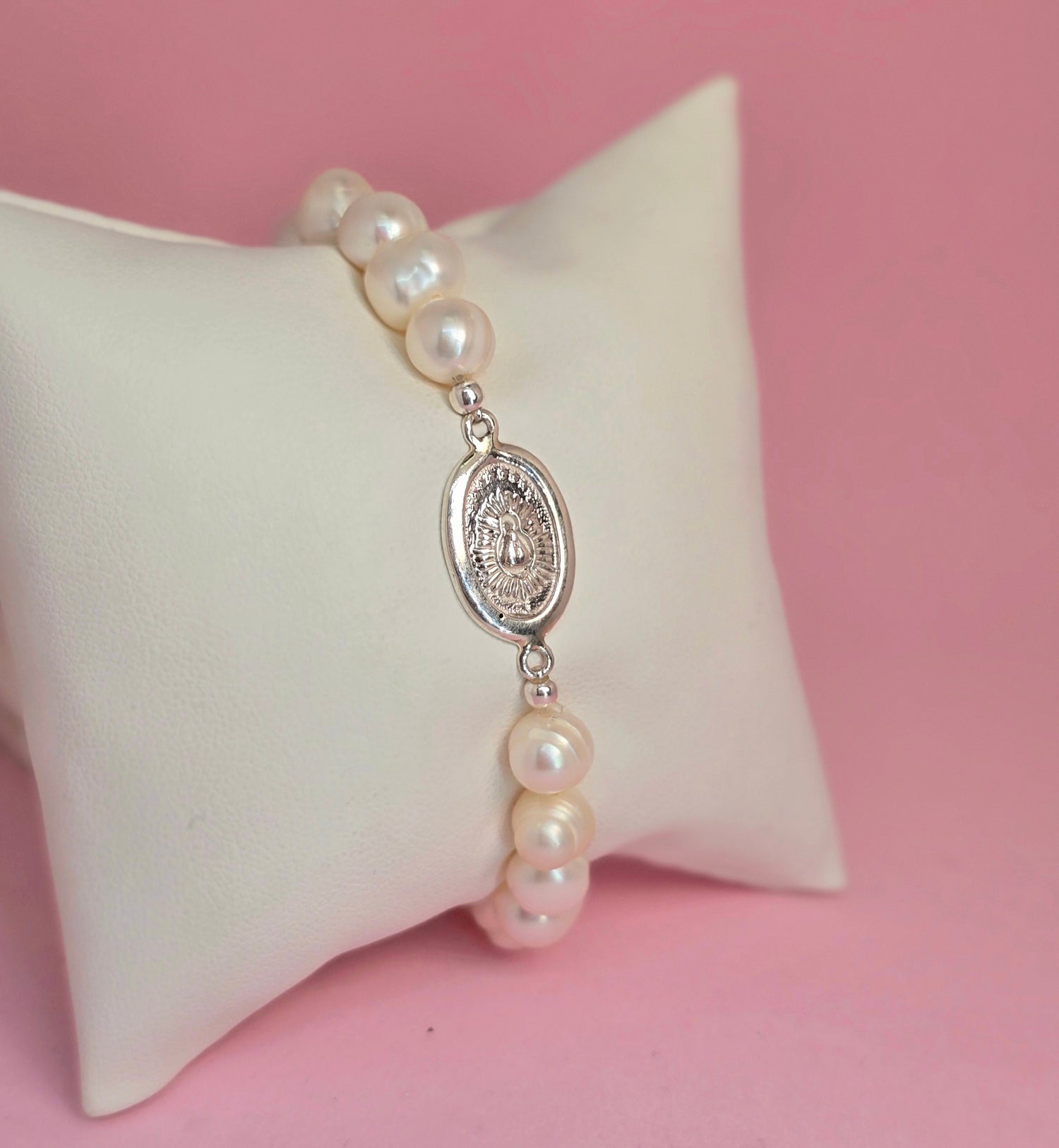 Pulsera Virgencita Ovalada con perla clasica 8-9mm