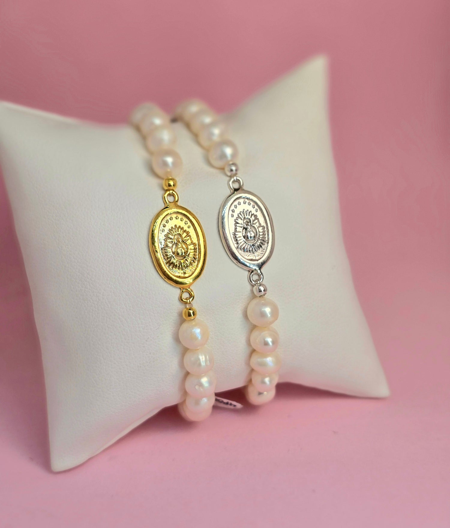 Pulsera Virgencita Ovalada con perla clasica 7mm