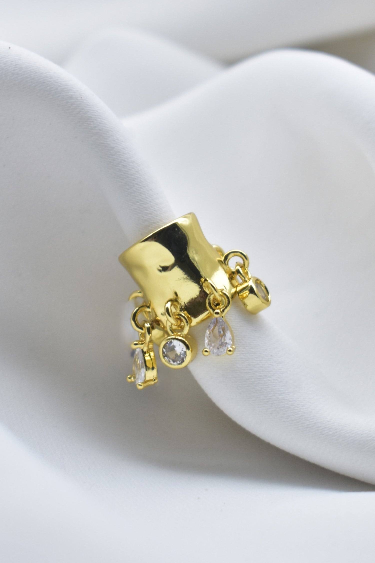 Brass earcuff Constanza